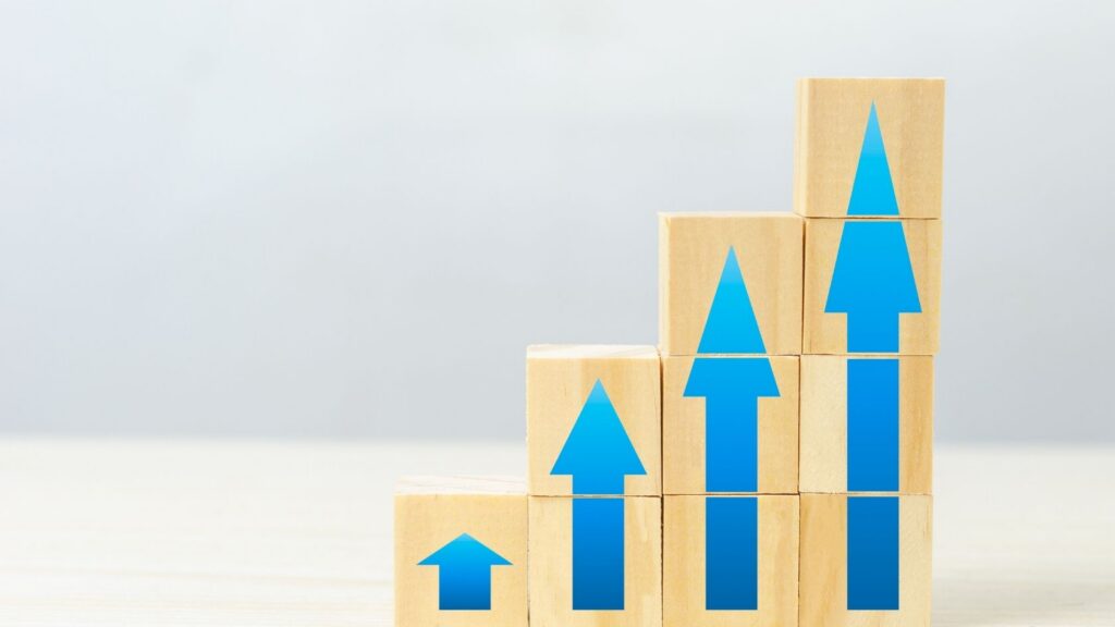 **Meta descripción:** Conoce las mejores estrategias de IA para aumentar tus ventas, optimizar el marketing online, automatizar procesos y mejorar la captación de clientes en tu pyme. **Texto alternativo (alt text) para imagen principal:** Profesional analizando estrategias de IA para aumentar ventas mediante automatización, marketing digital y captación inteligente de clientes en una pyme.